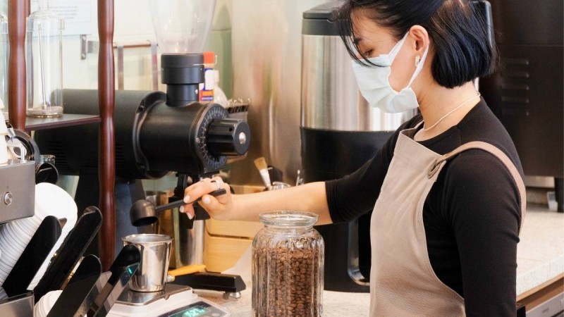 Học Rang Xay Cà Phê – Bước Đầu Trở Thành Chuyên Gia Cà Phê Thủ Công